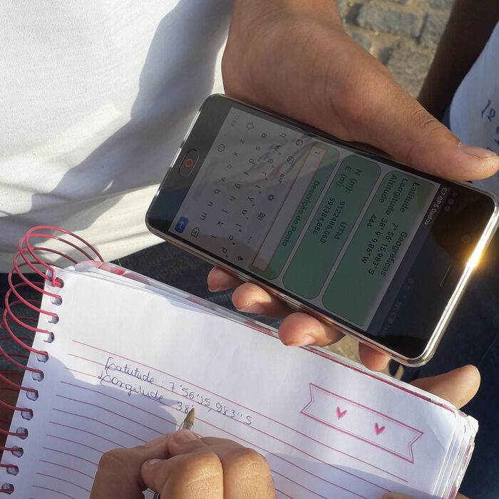 Coleta de dados em campo com aplicativo móvel e caderneta